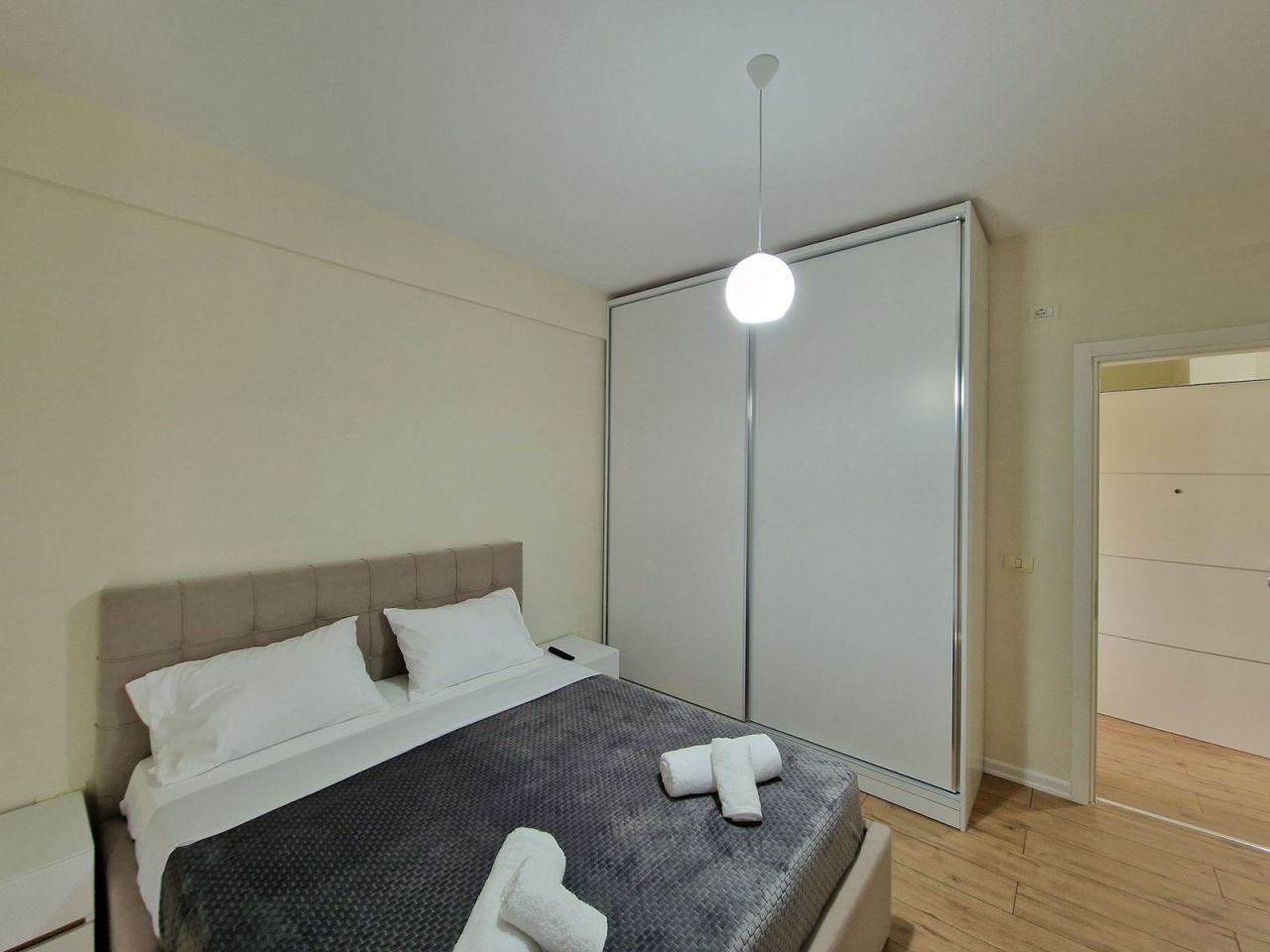 Apartament Luksoz Me Pamje Nga Deti Per Shitje Ne Vlore